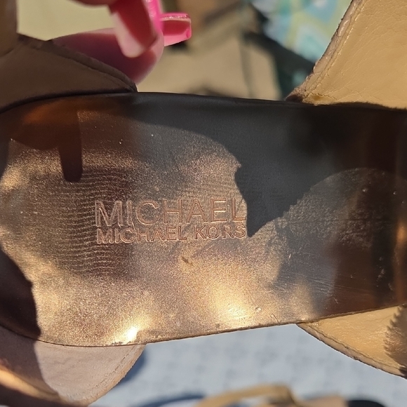 MICHAEL Michael Kors Tan and Gold Heels - Picture 2 of 14